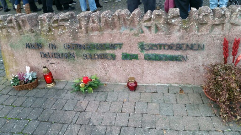 Würdevolles Gedenken am Rheinwiesenlager in Bretzenheim