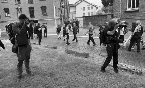 Antifa-Fotograf verstorben: Unfreiwillige Teamverkleinerung bei „Recherche Nord“