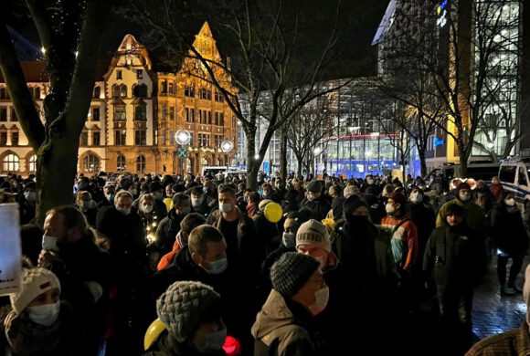 Friedlicher Protest gegen die bestehenden Corona-Maßnahmen, Polizeigewalt und die letzten Zuckungen der Dortmunder Antifa