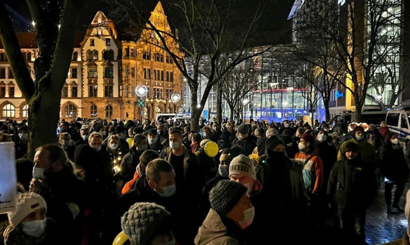 Friedlicher Protest gegen die bestehenden Corona-Maßnahmen, Polizeigewalt und die letzten Zuckungen der Dortmunder Antifa